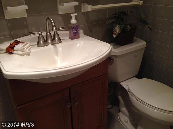 4th image of 10401 Grosvenor Pl APT 211