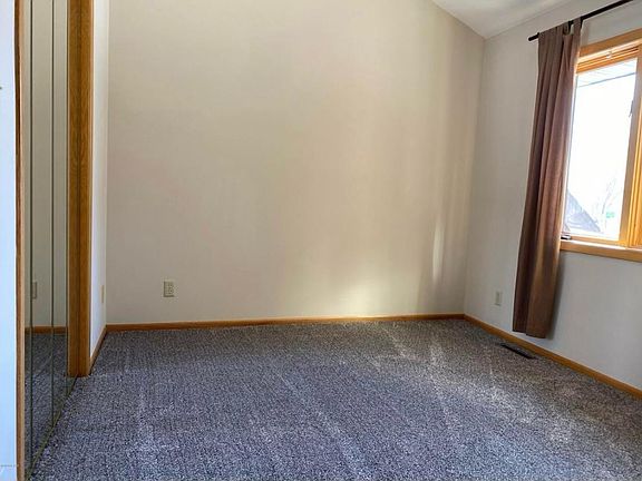 3rd image of 215 Northridge Hills Ct