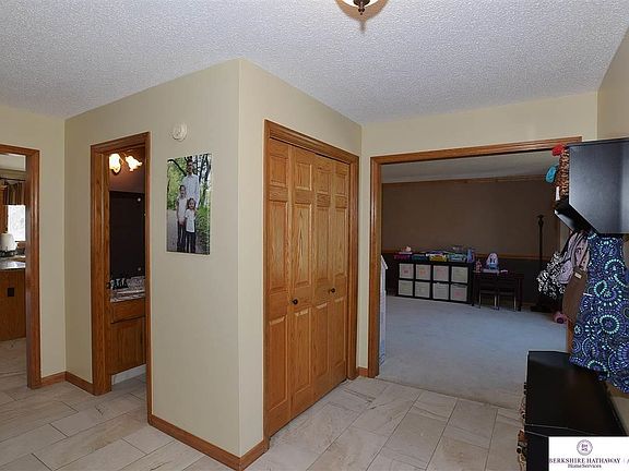 5th image of 16315 Charles Cir
