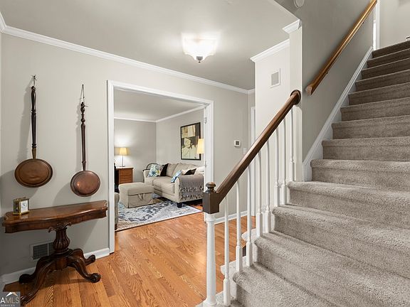 4th image of 3666 Chestnut Ridge Ct
