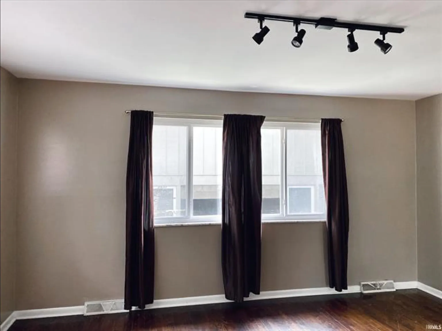 3 bed, 1.5 bath, 1200 sqft, $1,750 — Photo 4