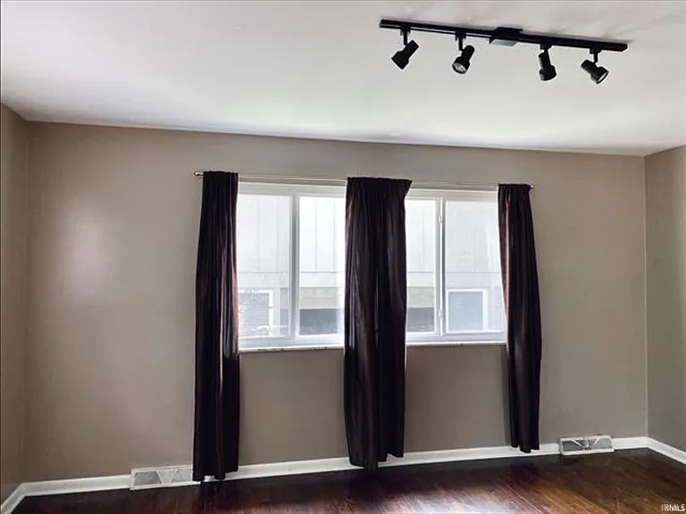 429 N Clark St — Photo 4