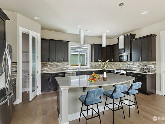 3rd image of 18219 Berkeley Parkway E