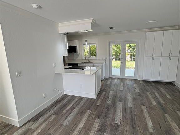 4th image of 5285 SW 19 PL