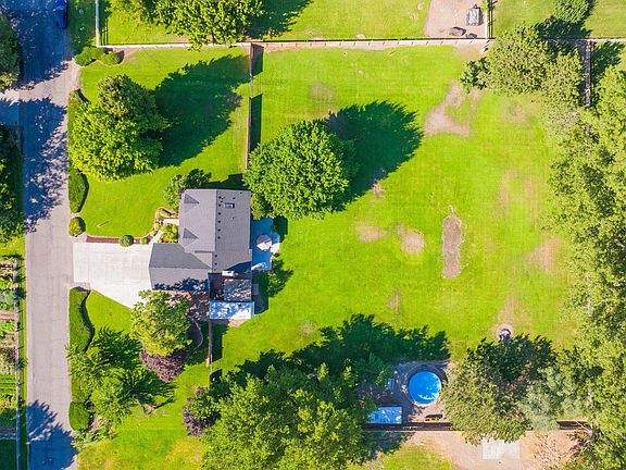3rd image of 3806 Equestrian Dr