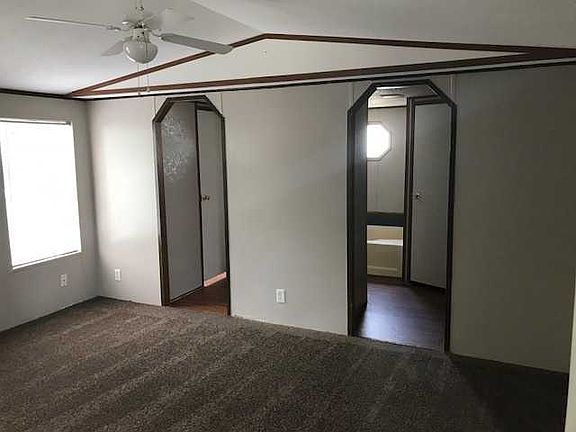 4th image of 817 Saint Moritz Dr #121