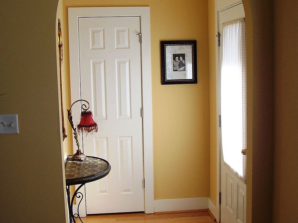 2nd image of 6375 N Clubview Cir