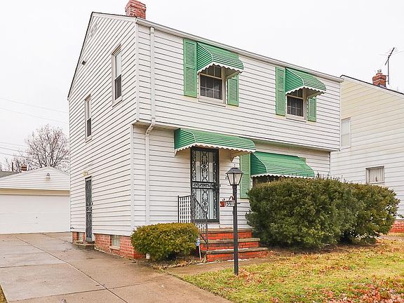 2nd image of 15911 Delrey Ave