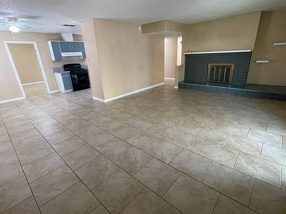 3rd image of 5168 Champions Ave
