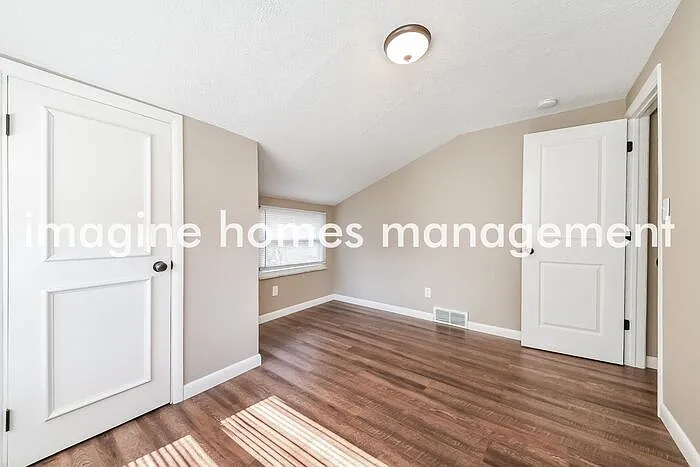 2392 Ashdale Dr — Photo 9