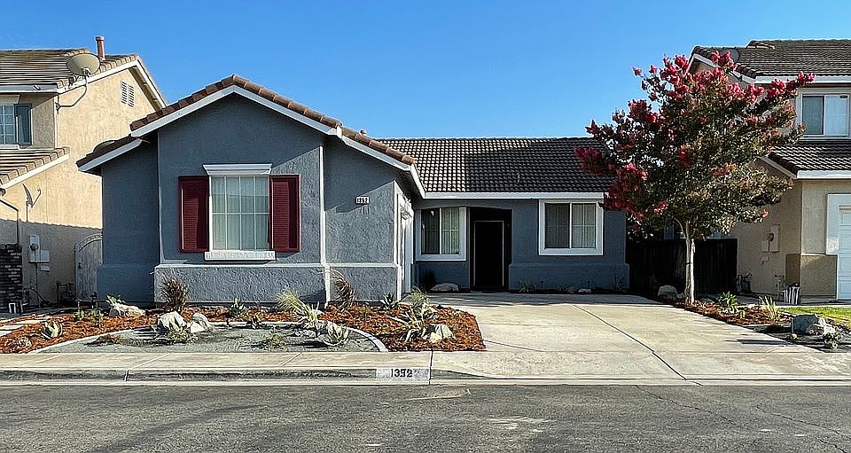 2nd image of 1352 Elgin Way