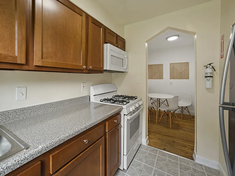 30 Danbury St SE #1 — Photo 32