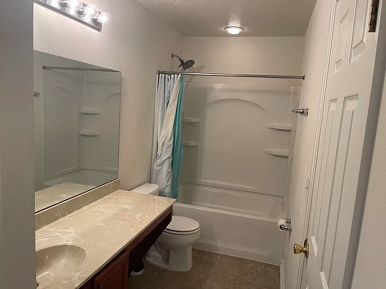 209 E Pisa Pl — Photo 11
