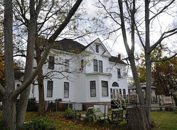 5th image of 1219 S Sycamore St