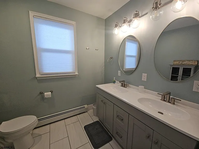 111 N Sacramento Ave — Photo 16