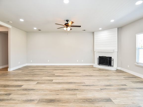 4th image of 1621 Lesli Dr