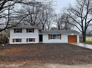 802 S Longview Rd, Monticello, IL 61856