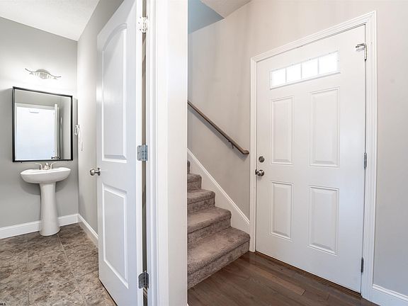 2nd image of 228 N Mimosa Ln