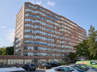 3227 King St E #909, Kitchener, ON