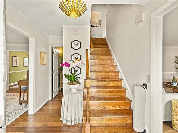 5th image of 8 Parwood Ct