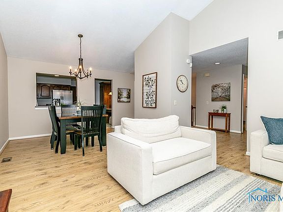 5th image of 5 Glades Dr