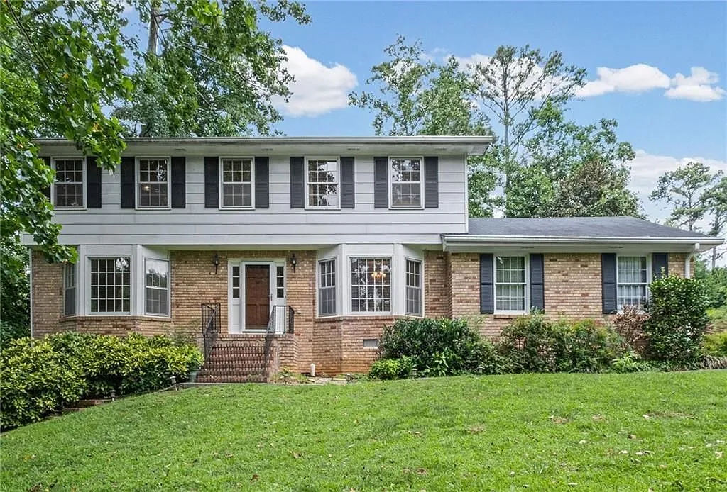 5 bed, 3.0 bath, 4435 sqft, $4,250 — Photo 1