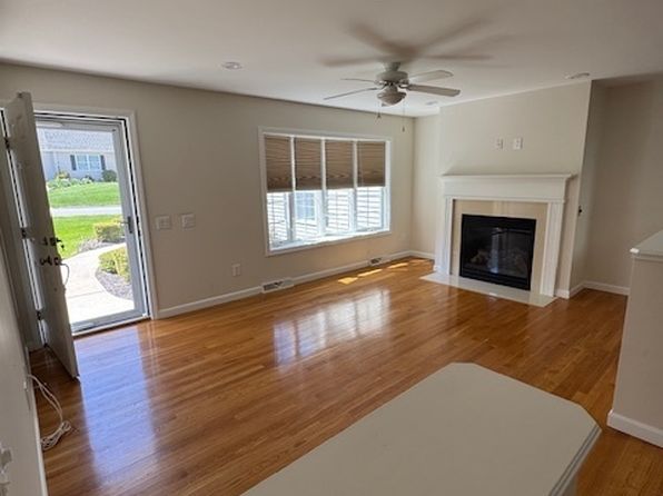 18 Looking Glass Cir, Uncasville, CT 06382