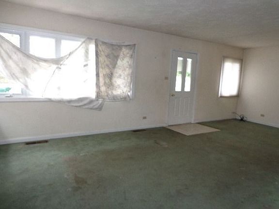 3rd image of 1364 Forest Pl