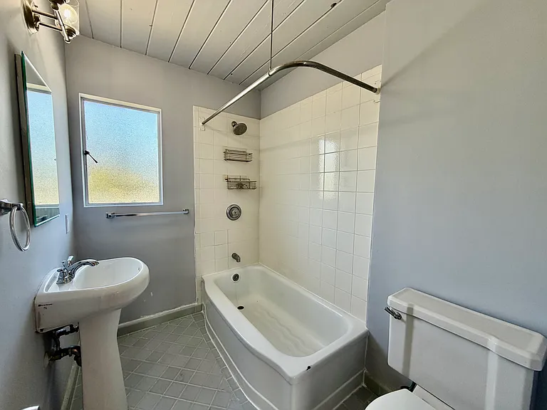 5747 Vicente St #D — Photo 3