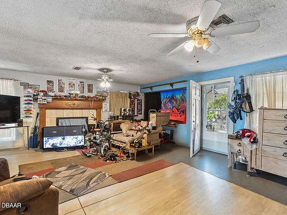 3rd image of 1209 Leon Ln