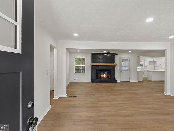 4th image of 4328 Luxembourg Dr