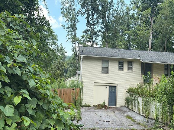 3rd image of 196 Saint Johns St