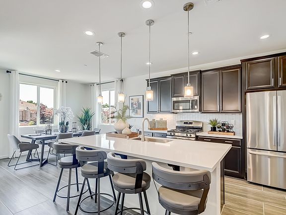 Breakfast bar in kitchen
