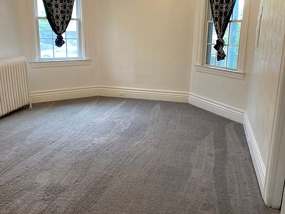 Spacious bedroom w/newer carpet
