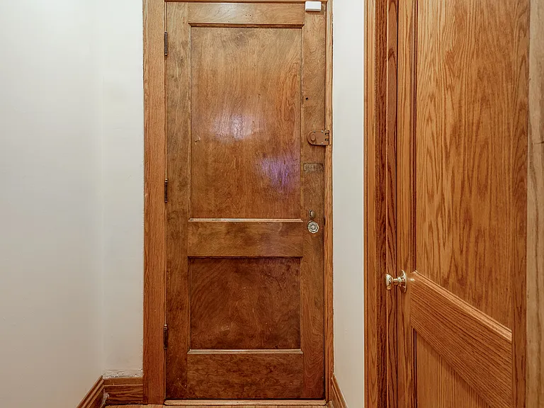 2704 N Mildred Ave #1R — Photo 6