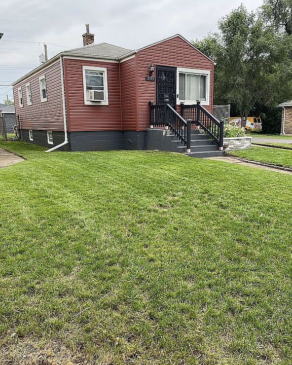 2nd image of 2395 Lincoln St