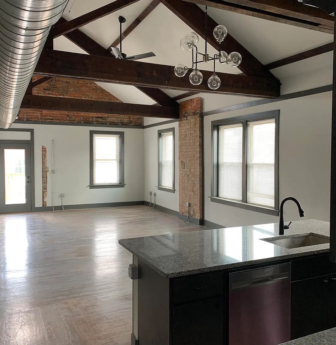 2616 Short Vine — Photo 3