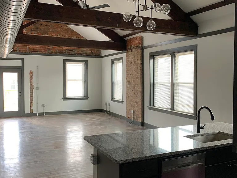 2616 Short Vine — Photo 3