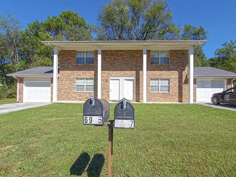 Tiffany Lane Duplexes — Photo 20