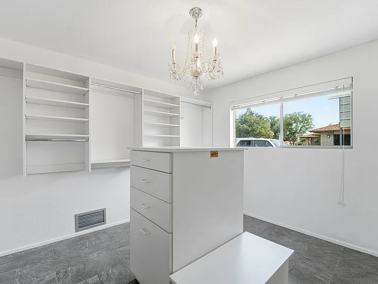 2051 E Hermosa Dr — Photo 30