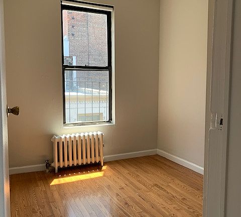 4th image of 208 Thompson St APT 14
