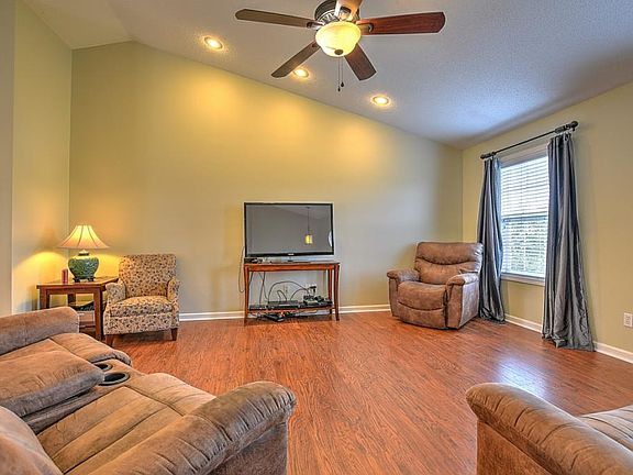 4th image of 424 Alfalfa Ln