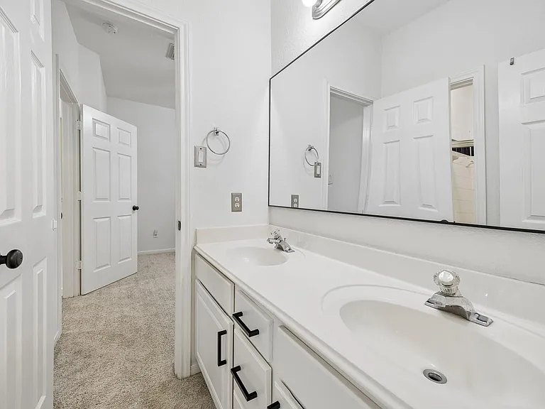 14 Guinevere Pl — Photo 27