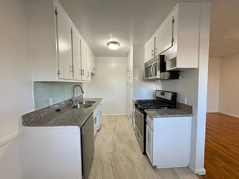 11330 Ohio Ave — Photo 3