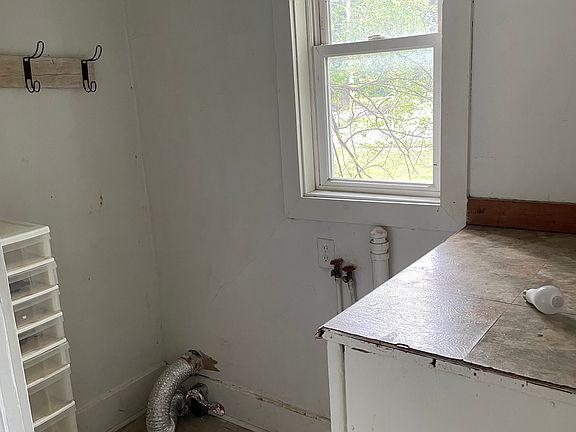 4th image of 565 Clay St