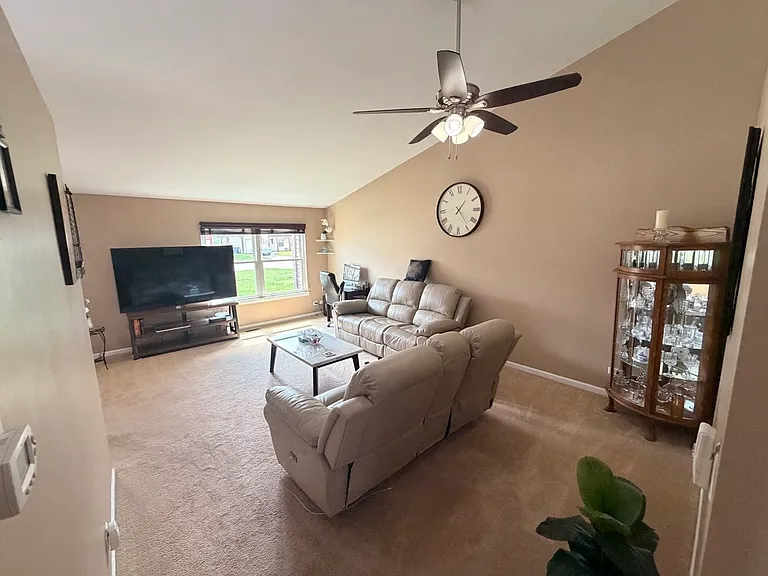 1219 Huntington Dr — Photo 5