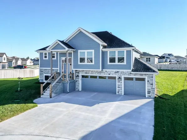 1711 Lolly Ct, Basehor, KS 66007