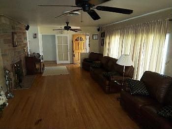 5th image of 1035 E Walnut Ave