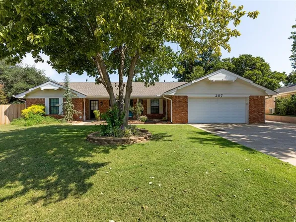 207 Saint James Pl, Chickasha, OK 73018