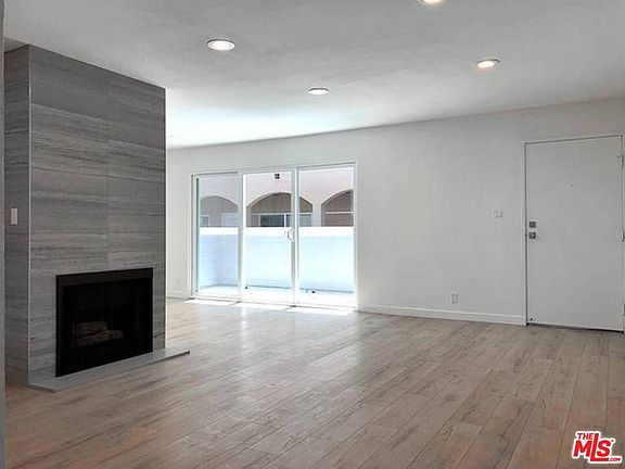 5th image of 853 N Hayworth Ave APT 103